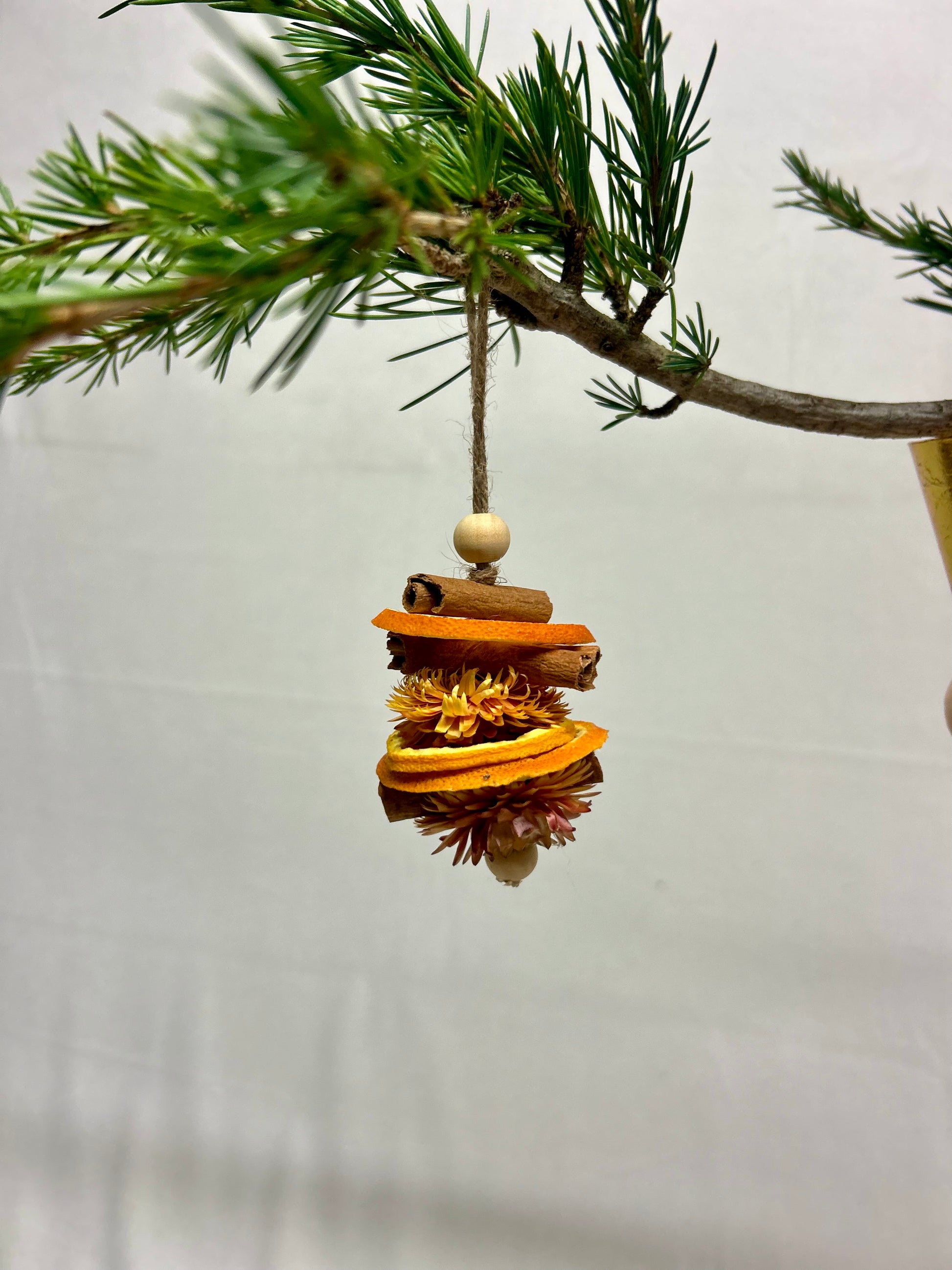 Suspension sapin - Tranches oranges